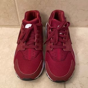 Nike Burgundy Hurache Sneakers